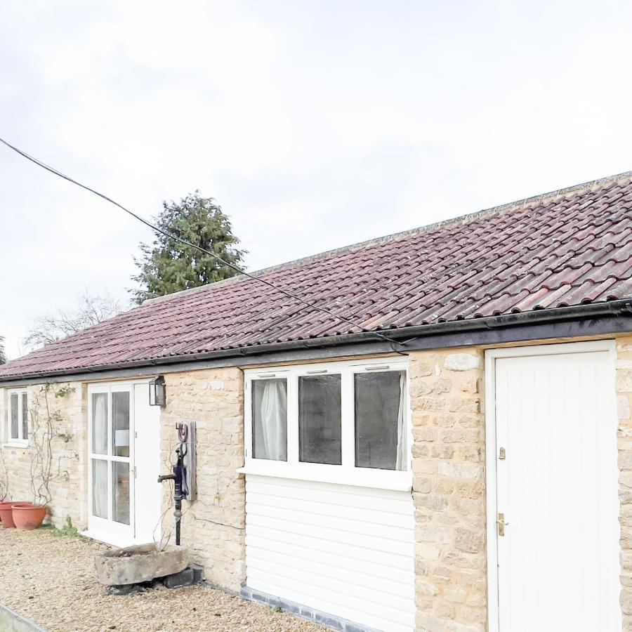 Villa Whitley Coach House Exterior foto