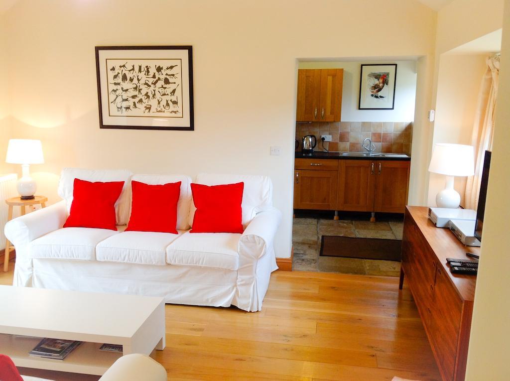 Villa Whitley Coach House Habitación foto