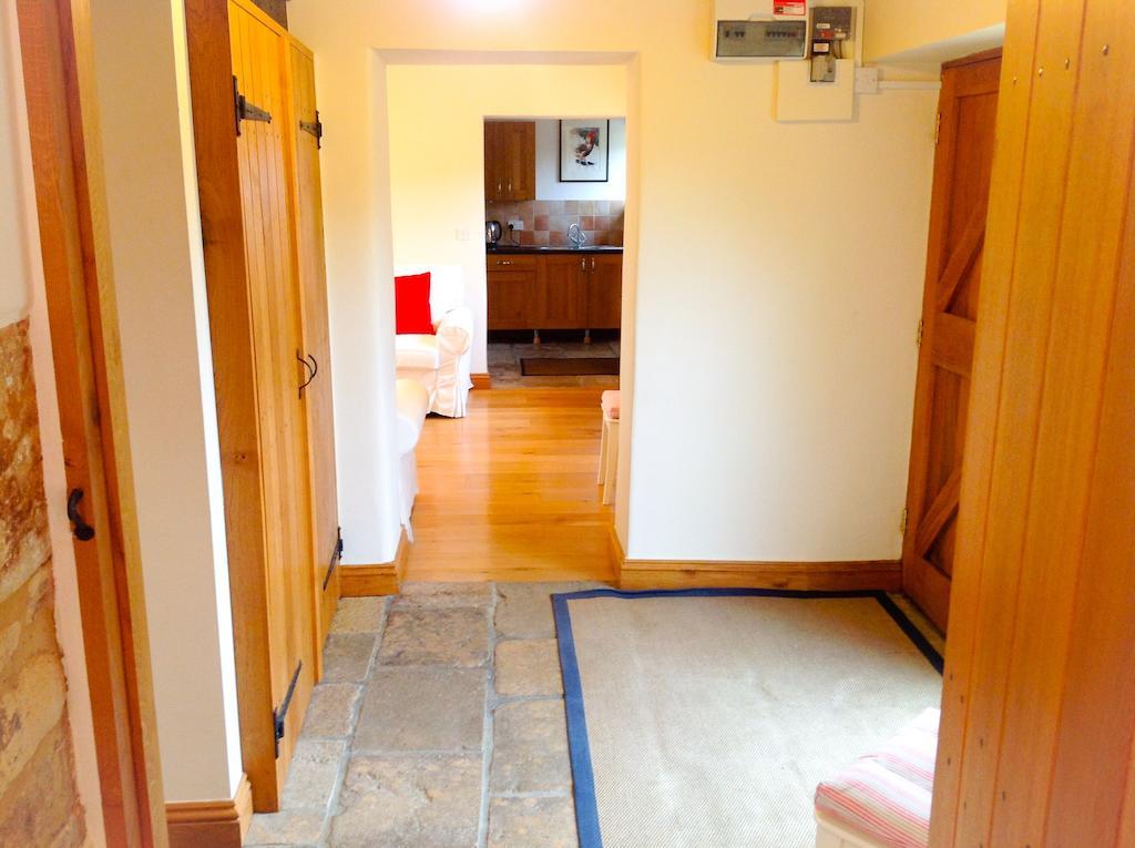 Villa Whitley Coach House Habitación foto