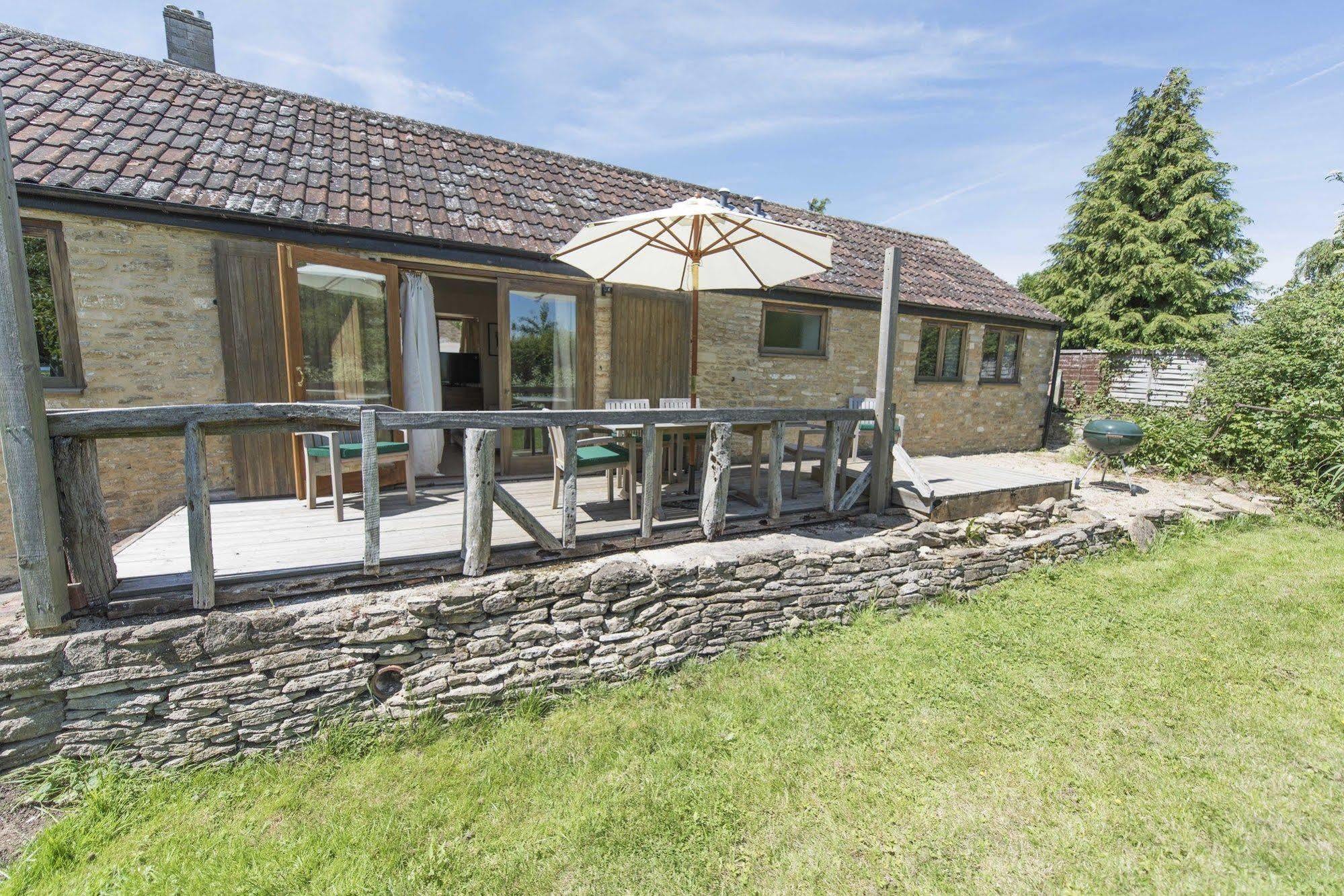 Villa Whitley Coach House Exterior foto